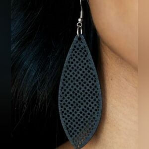 ❗5/$10❗  Elegant Black Teardrop Earrings